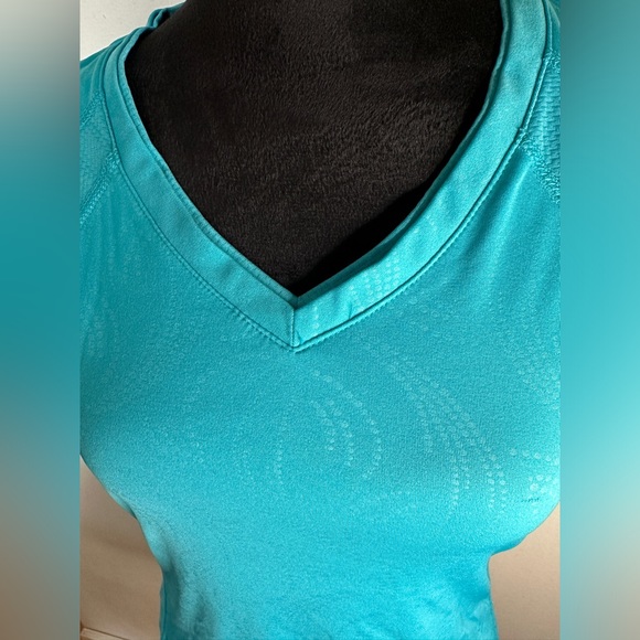 Tek Gear Teal Blue Shirt Women Size Small Athletic Work Out Shirt - Picture 2 of 7